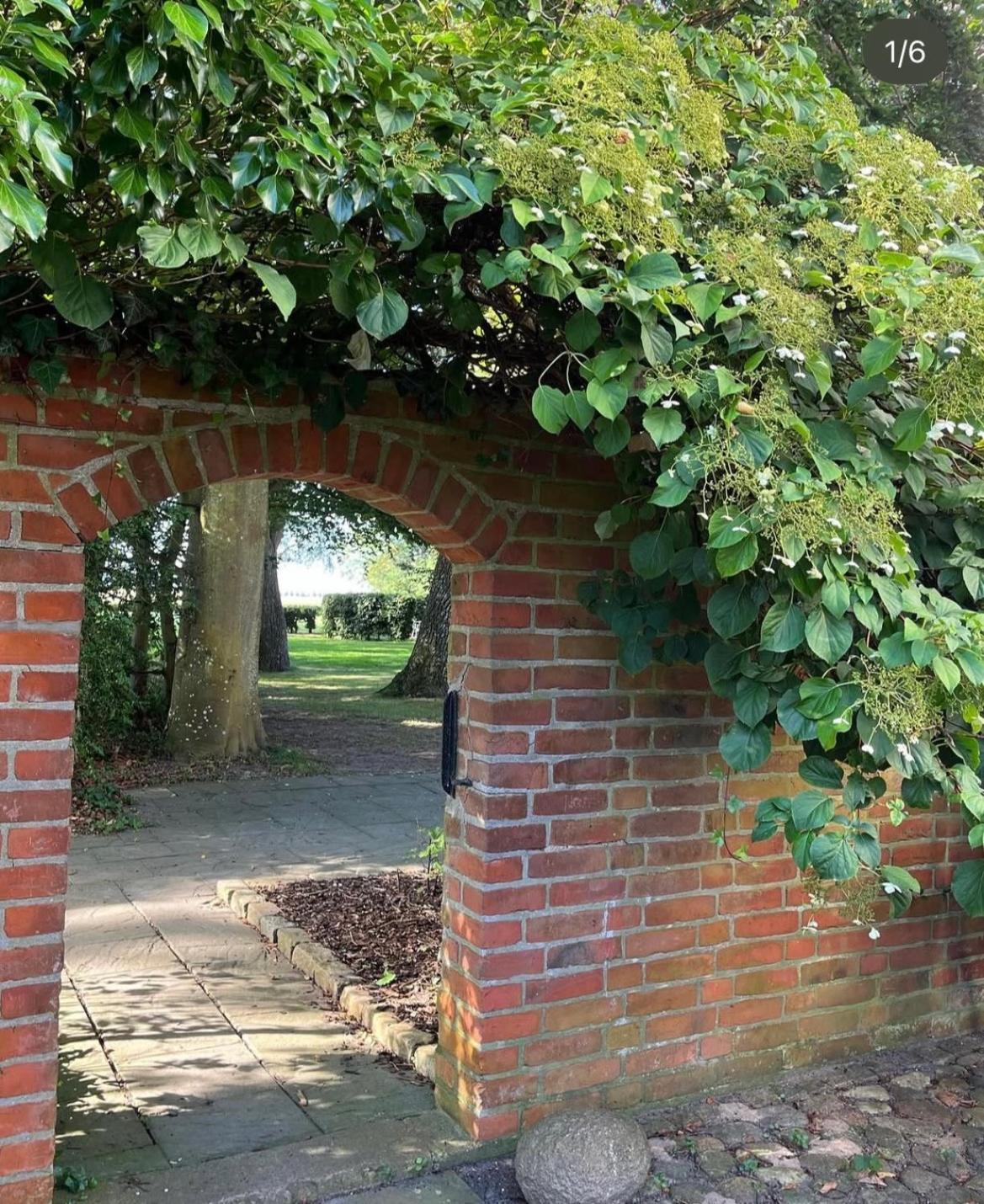 Aespoegarden Bed & Breakfast Klagstorp Eksteriør bilde